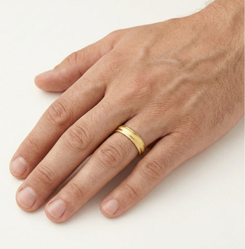 Matný elegantní snubní prsten ze žlutého zlata