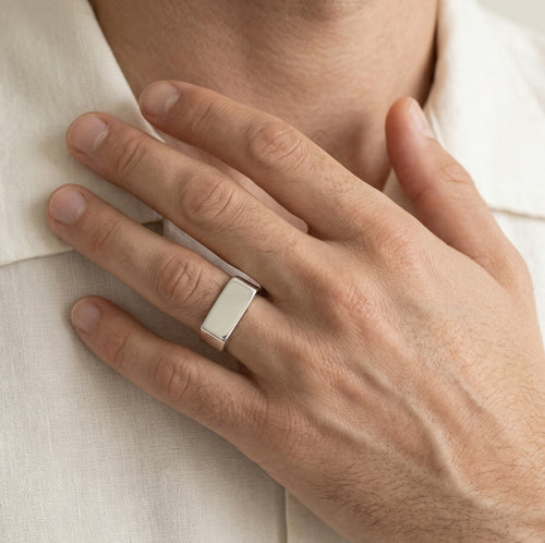 Refined silver classic ring