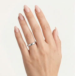 Elegantes anillos de boda finos de oro blanco