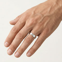 Anillo clásico de oro blanco