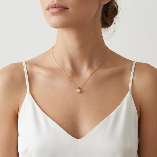 Elegante Gold-Solitärr-Halskette mit einem größeren Zirkonia
