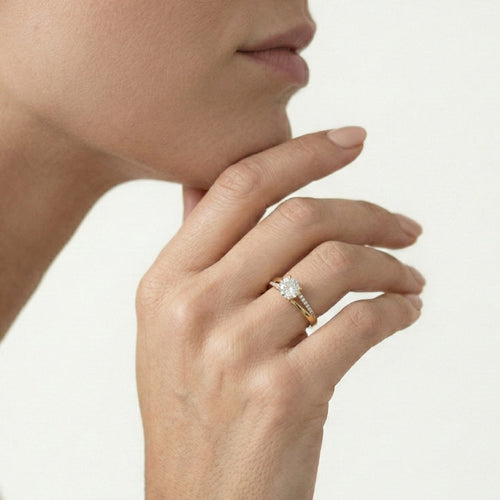 Výrazný dvouřadý zlatý prsten