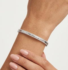 Pulsera rígida elegante con circonitas cúbicas