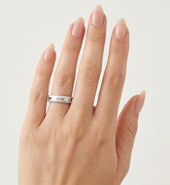 Anillo clásico de boda en oro blanco