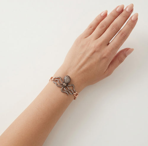 Wunderschöner Armreif mit Oktopus-Motiv und Diamanten