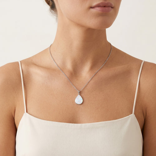 Anhänger aus Sterlingsilber mit tropfenförmigem Opal