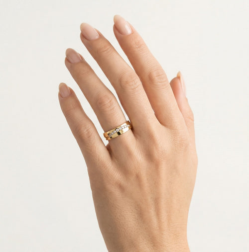 Yelllow gold wedding ring with curved matte line