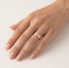 Anillo de boda con motivo especial