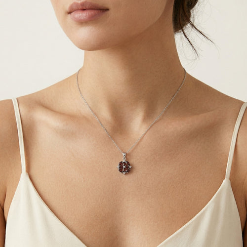 Circle garnet flower