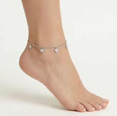 Pulsera de tobillo de plata con charms de corazón