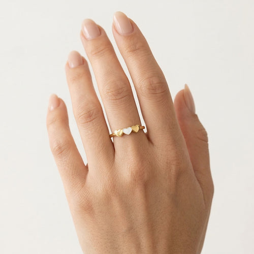 Krásný dvoubarevný zlatý prsten se srdíčkama