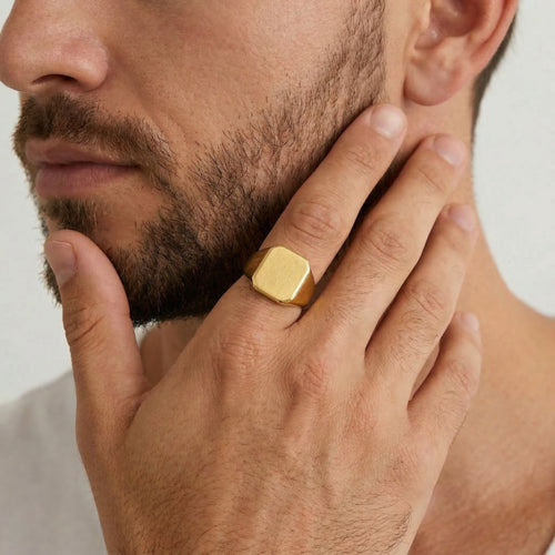 Anillo de oro amarillo pulido