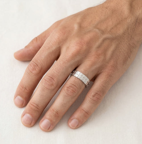Elegant square patterned white gold wedding ring