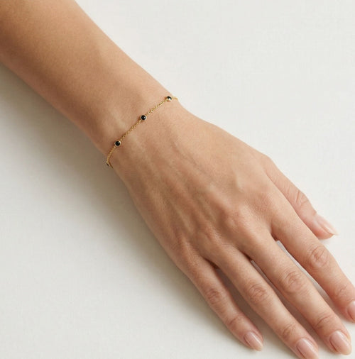 goldenes-ketten-armband-mit-onyxen