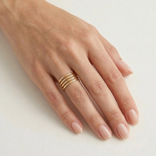 Harmonious yellow gold ring