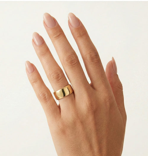 Anillo de boda ligero de 6 mm en oro amarillo