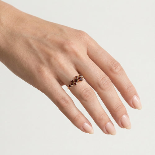 Runder Granat-Damenring mit gemeinsamer Krappenfassung