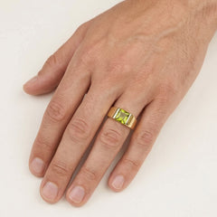 Auffälliger Ring mit quadratischem Moldavit