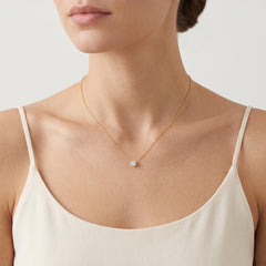 Charming gold solitaire necklace