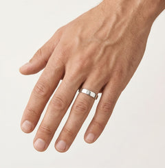 Weißgold-Trauring mit Herzdesign