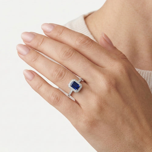 White gold with Sapphire and Diamonds