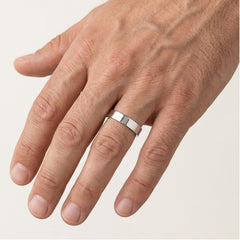 Alliance carrée en or blanc avec diamants