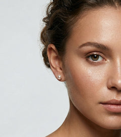 Boucles d'oreilles en or jaune et perle blanche