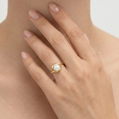 Anillo único de perla blanca