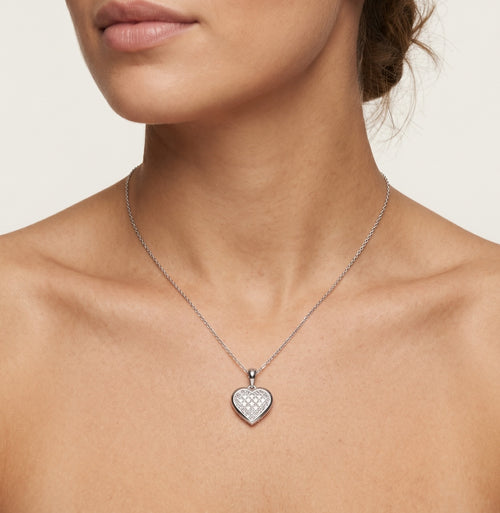 Diamond heart gold pendant
