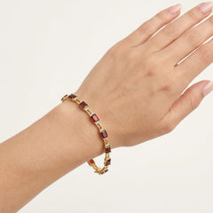 Pulsera exquisita de granate y diamantes.