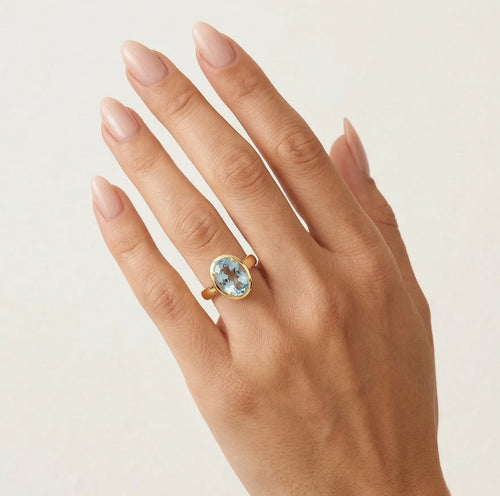 Facettierter blauer Topas-Edelstein Goldring