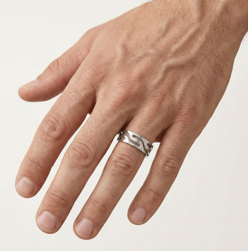 Bague de mariage élégante en or blanc.