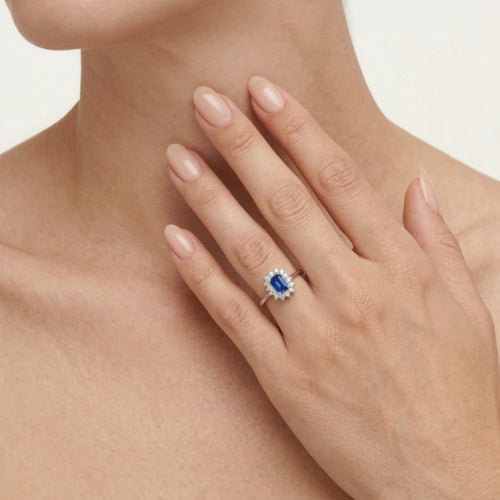 Anillo de diamantes con zafiro