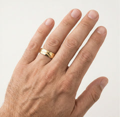 Anillos de boda de oro amarillo pulido