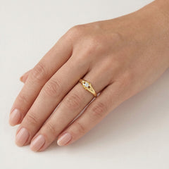 Anillo de oro con zirconia cúbica flotante delgada