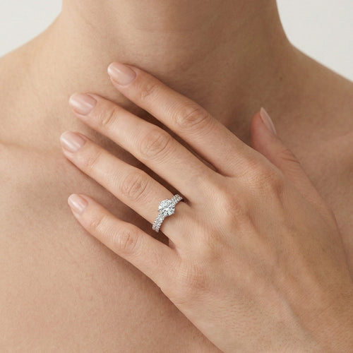 Schicker Ring aus Weißgold