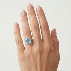 Zářivý prsten s topazem a diamanty