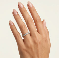 Stylový snubní prsten z bílého zlata