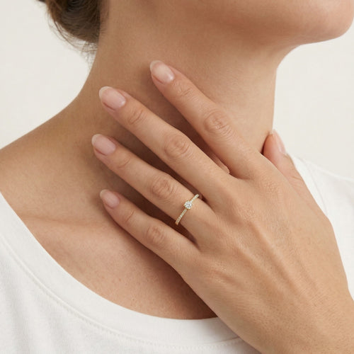 Anillo elegante de diamante para mujer