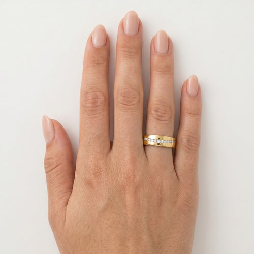 Gelbgold Ehering mit geschwungener Linie