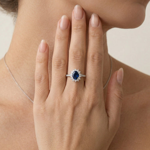 Sophisticated 18kt gold sapphire and diamond ring