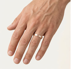 Roségold Ehering mit weißer Rhodium-Linie