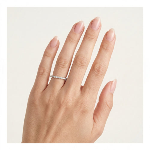 Schmaler Ehering aus Weißgold mit Zirkonia oder Diamant