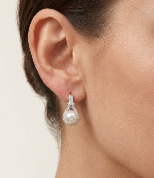 Silberohrringe mit Perle und dekoriertem Zirkonia