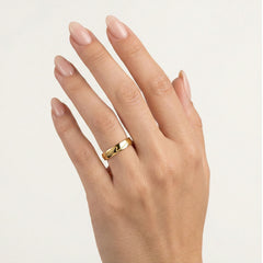 Wedding yellow gold rings with curved line