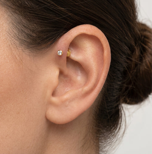 Piercing de oro con circonita