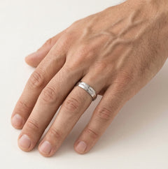 Unikátní vyřezávaná technika snubního prstenu z bílého zlata