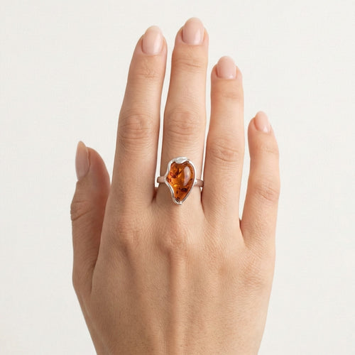 Bernstein-Ring mit Perle