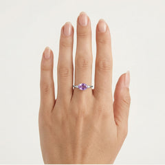 Bague en or blanc avec améthyste et zirconia