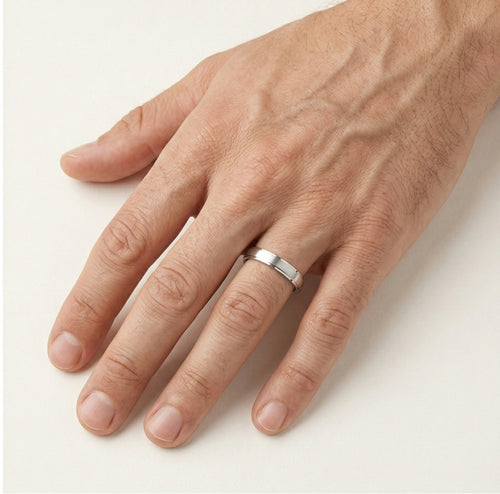 Alliance élégante en or blanc